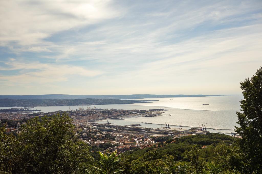 Casa Vacanze All'Angolo Trieste Eksteriør billede